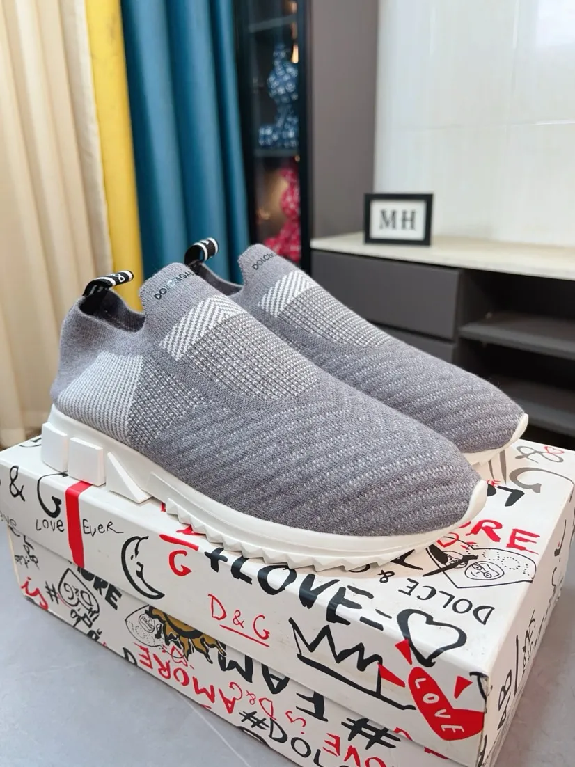 Ex-factory price 340🌹🌹"Dolce & Gabbana DG" original imported fly-knit stitching➕fly-knit lining, light on the foot, comfortable, versatile, original special outsole🔥favored by trendy men. Welcome to compare the quality🔥exquisite luxury, super A level! Compared with the genuine product at the counter, the version is no worse at all! Code number 36-46